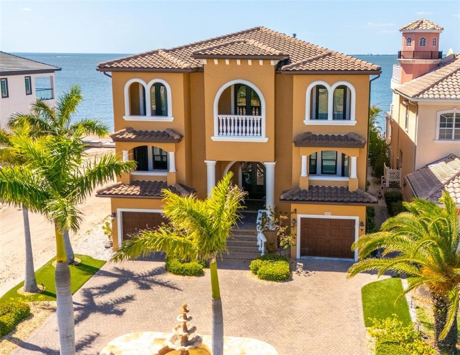 For Sale: $2,599,000 (4 beds, 5 baths, 5856 Square Feet)