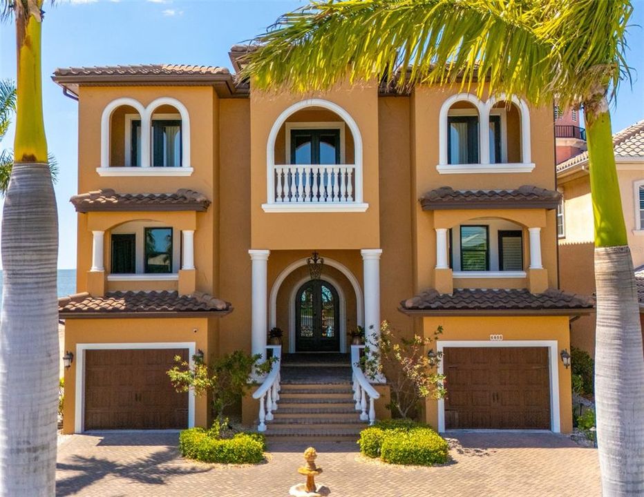 For Sale: $2,599,000 (4 beds, 5 baths, 5856 Square Feet)