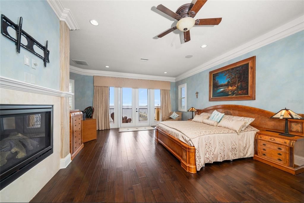 For Sale: $2,599,000 (4 beds, 5 baths, 5856 Square Feet)