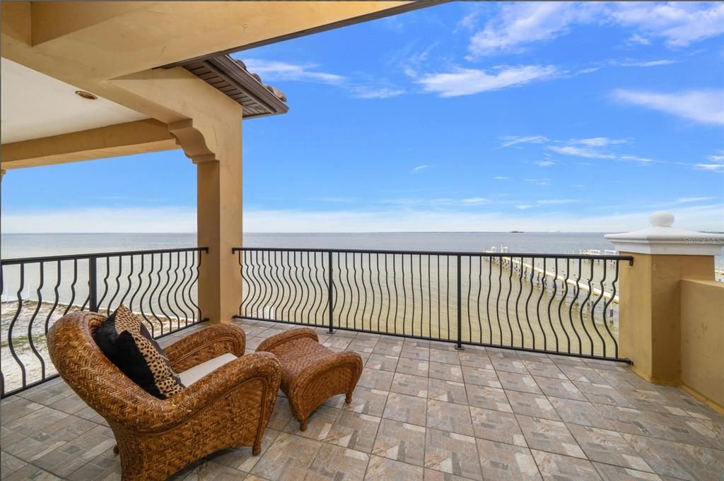 For Sale: $2,599,000 (4 beds, 5 baths, 5856 Square Feet)