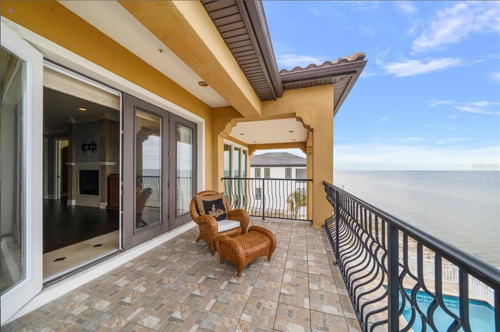 For Sale: $2,599,000 (4 beds, 5 baths, 5856 Square Feet)