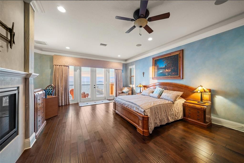 For Sale: $2,599,000 (4 beds, 5 baths, 5856 Square Feet)