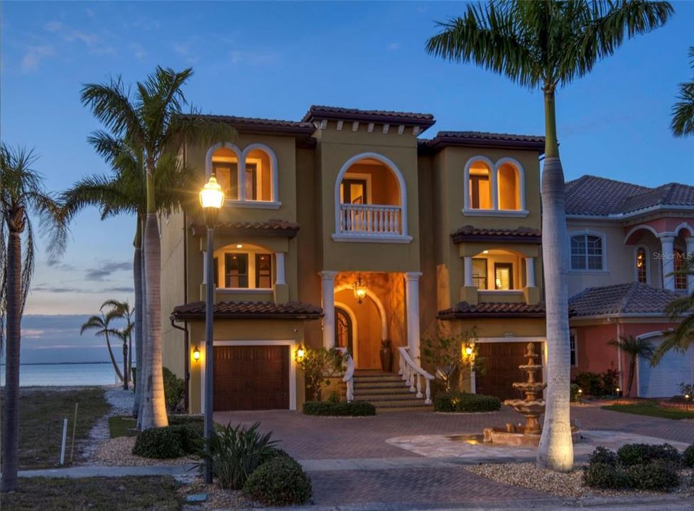 For Sale: $2,599,000 (4 beds, 5 baths, 5856 Square Feet)