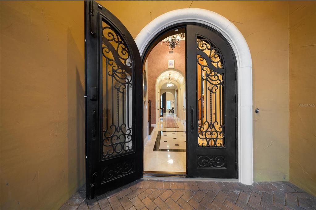 For Sale: $2,599,000 (4 beds, 5 baths, 5856 Square Feet)