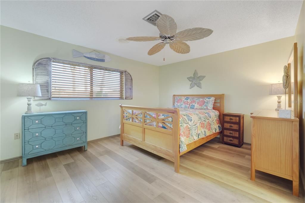 En Venta: $550,000 (2 camas, 2 baños, 1404 Pies cuadrados)