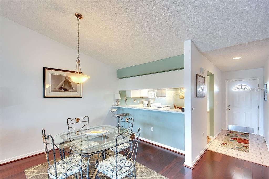 待售: $249,900 (2 贝兹, 2 浴室, 1272 平方英尺)