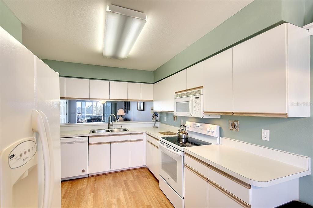 待售: $249,900 (2 贝兹, 2 浴室, 1272 平方英尺)