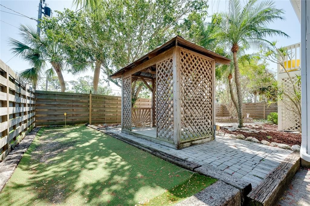 Active With Contract: $749,000 (2 beds, 2 baths, 1942 Square Feet)