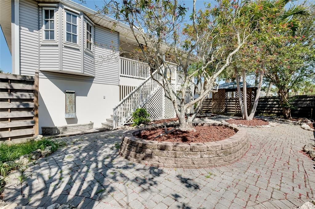 Active With Contract: $749,000 (2 beds, 2 baths, 1942 Square Feet)