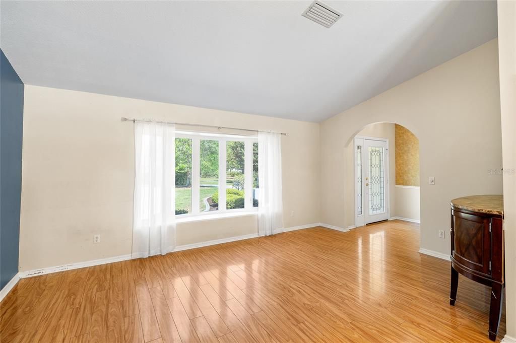 Под контрактом: $360,000 (3 спален, 3 ванн, 1832 Квадратных фут)