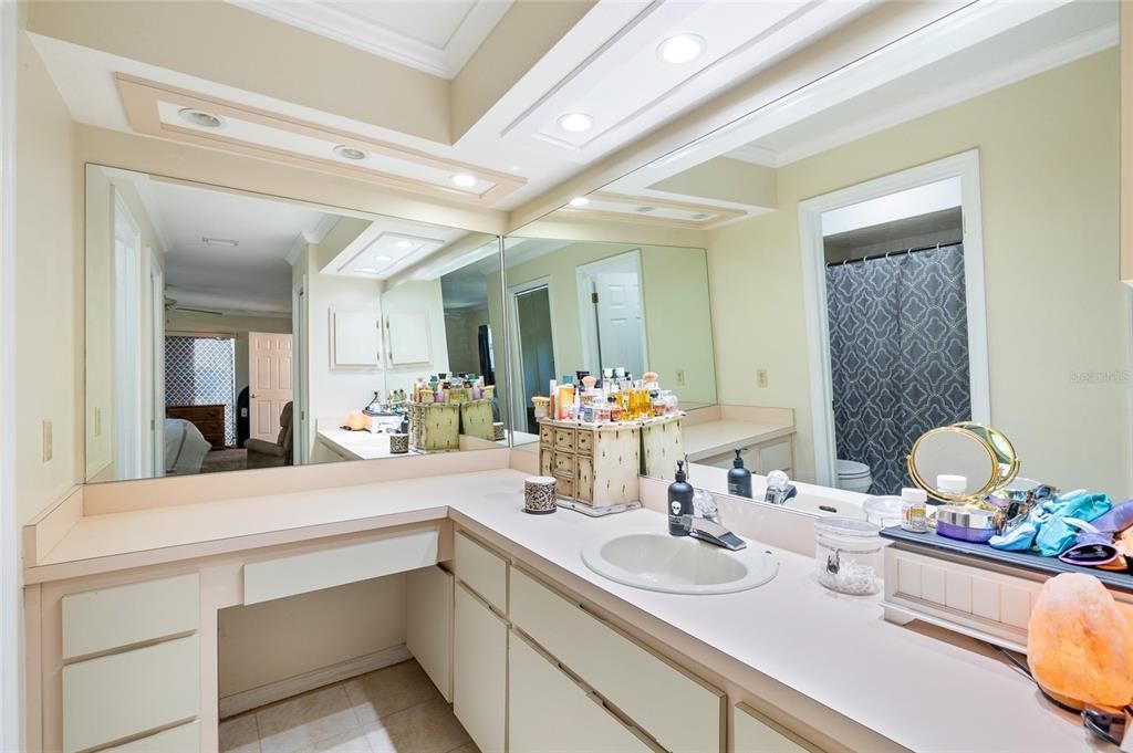 Под контрактом: $360,000 (3 спален, 3 ванн, 1832 Квадратных фут)