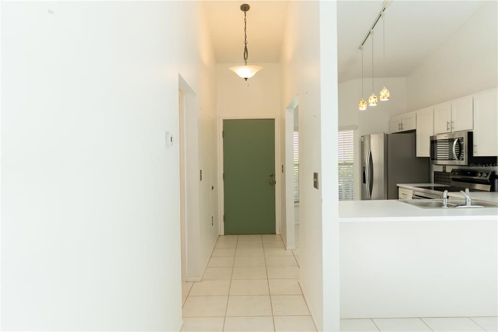 待售: $180,000 (2 贝兹, 2 浴室, 964 平方英尺)