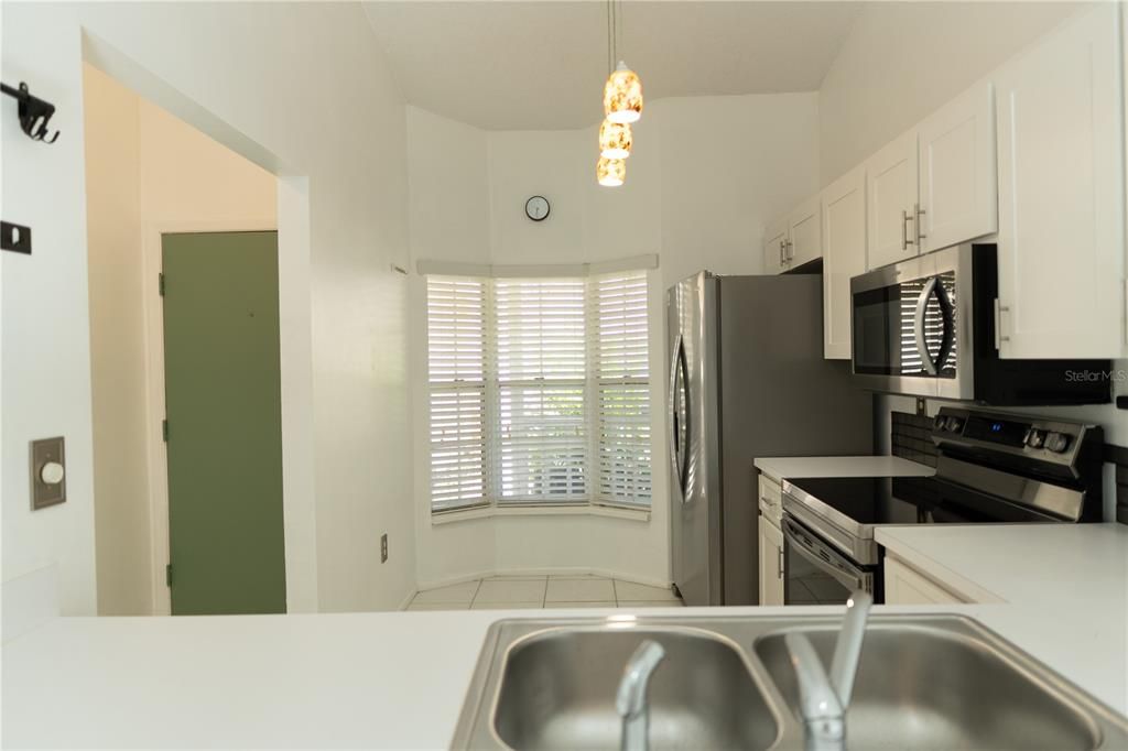 待售: $180,000 (2 贝兹, 2 浴室, 964 平方英尺)