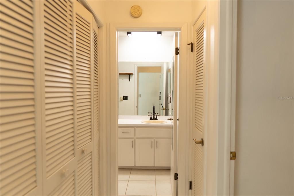 待售: $180,000 (2 贝兹, 2 浴室, 964 平方英尺)