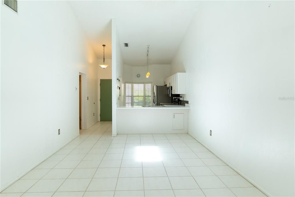 待售: $180,000 (2 贝兹, 2 浴室, 964 平方英尺)