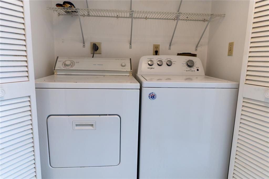 待售: $180,000 (2 贝兹, 2 浴室, 964 平方英尺)