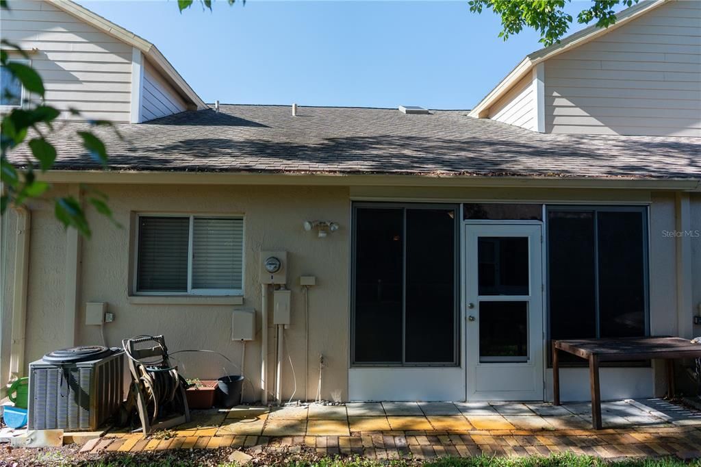 待售: $180,000 (2 贝兹, 2 浴室, 964 平方英尺)