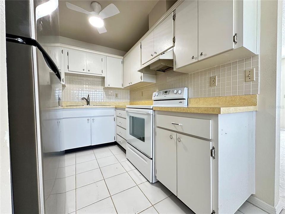 合同活跃: $190,000 (3 贝兹, 2 浴室, 1236 平方英尺)