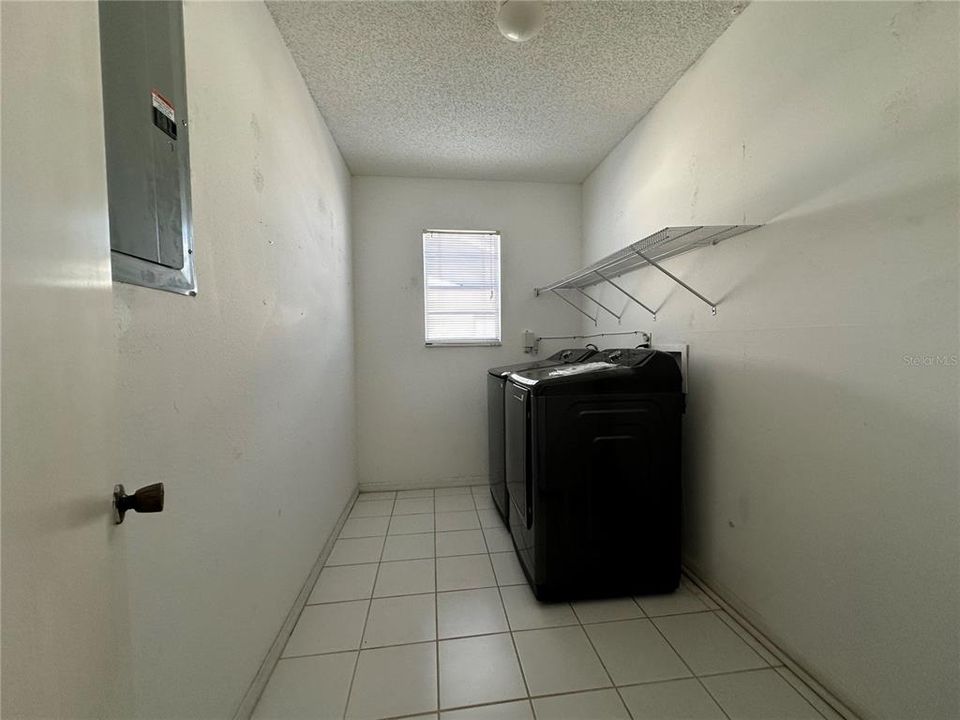 合同活跃: $190,000 (3 贝兹, 2 浴室, 1236 平方英尺)