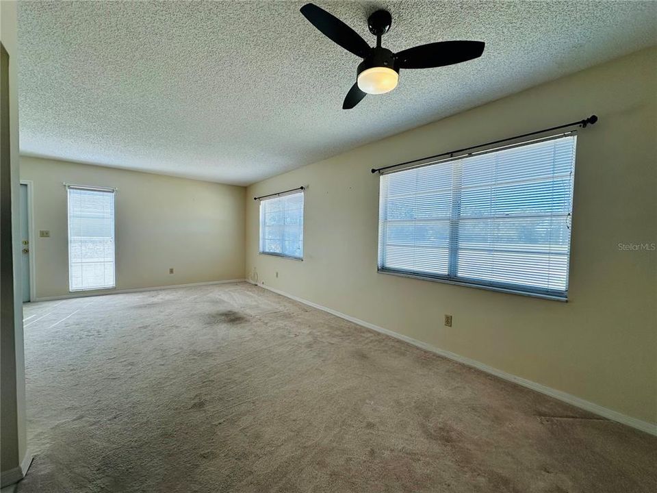 合同活跃: $190,000 (3 贝兹, 2 浴室, 1236 平方英尺)