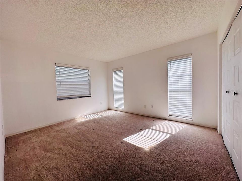 合同活跃: $190,000 (3 贝兹, 2 浴室, 1236 平方英尺)