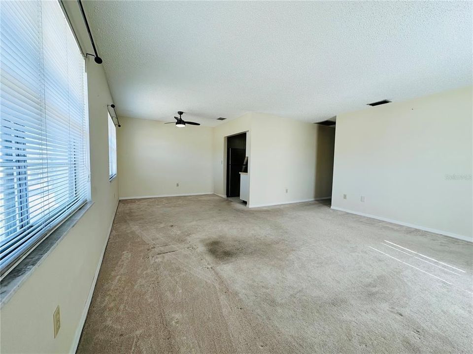 合同活跃: $190,000 (3 贝兹, 2 浴室, 1236 平方英尺)