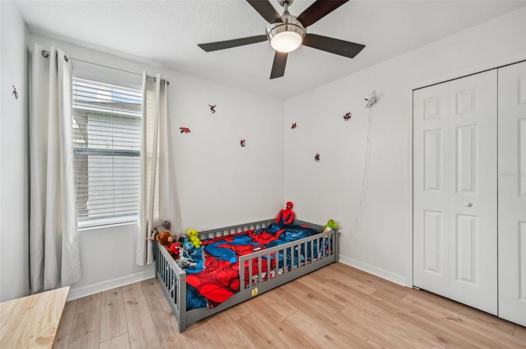 На продажу: $344,900 (4 спален, 2 ванн, 1926 Квадратных фут)