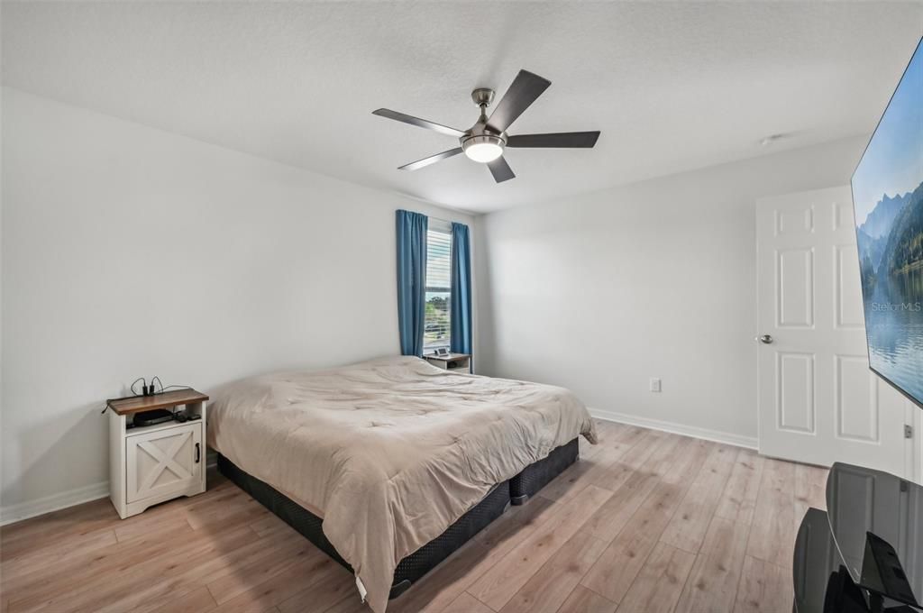 На продажу: $344,900 (4 спален, 2 ванн, 1926 Квадратных фут)