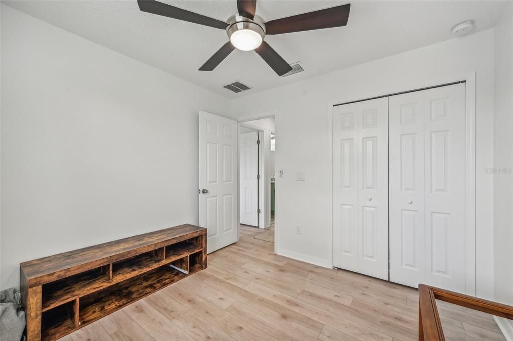 На продажу: $344,900 (4 спален, 2 ванн, 1926 Квадратных фут)