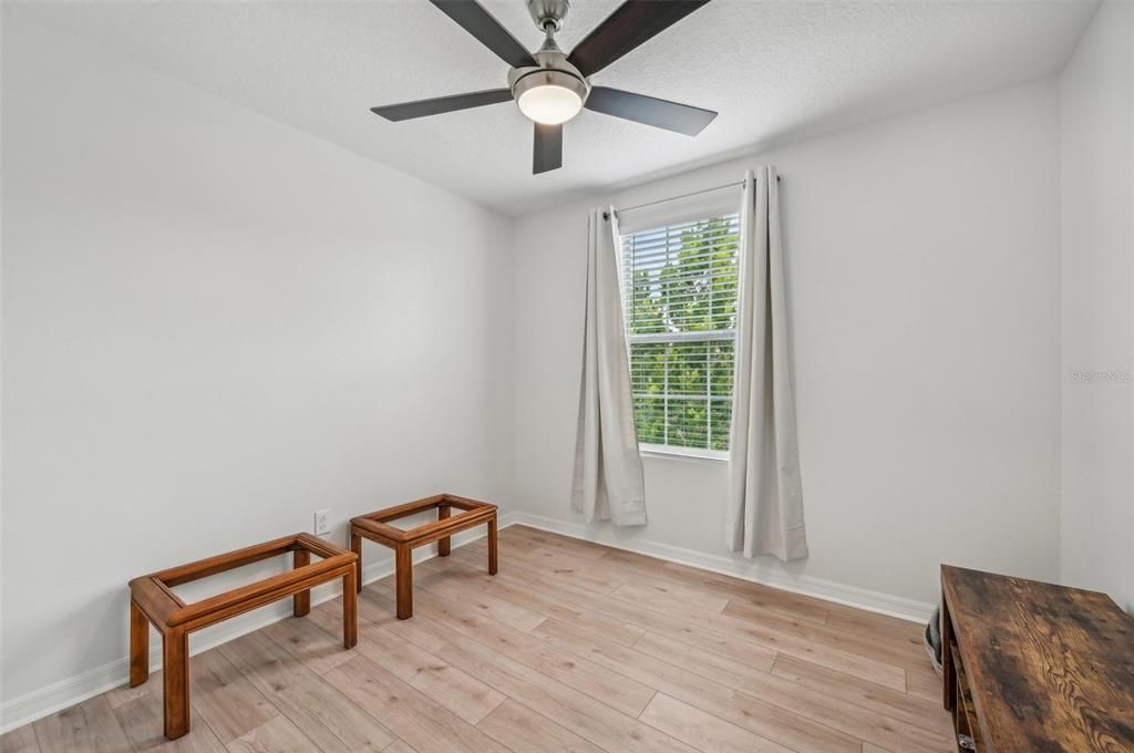 На продажу: $344,900 (4 спален, 2 ванн, 1926 Квадратных фут)