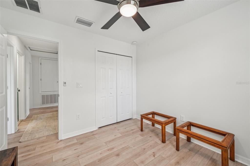 На продажу: $344,900 (4 спален, 2 ванн, 1926 Квадратных фут)