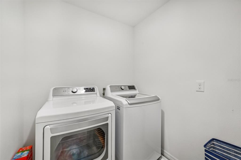 На продажу: $344,900 (4 спален, 2 ванн, 1926 Квадратных фут)