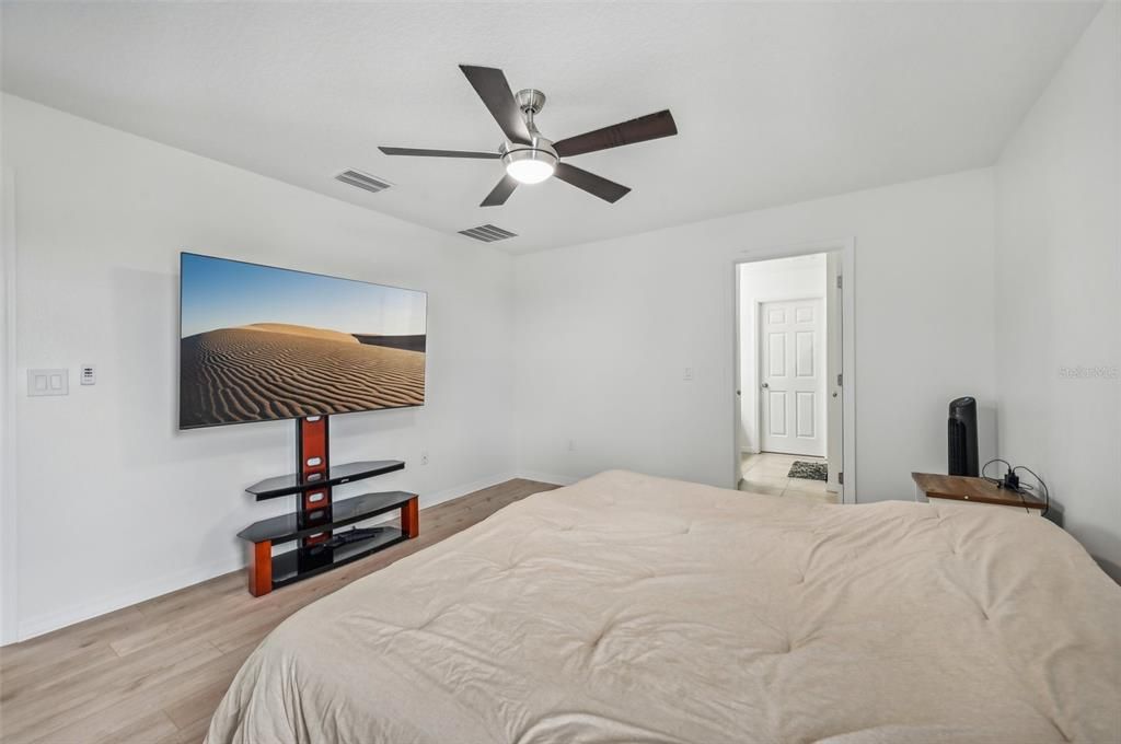 На продажу: $344,900 (4 спален, 2 ванн, 1926 Квадратных фут)