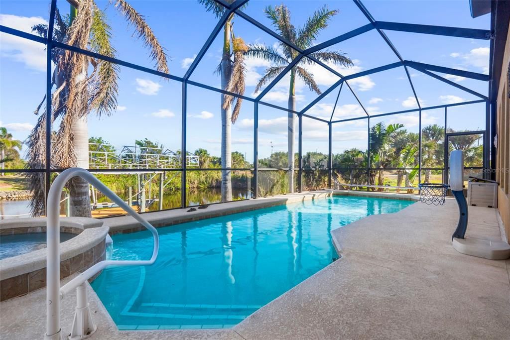 合同活跃: $799,000 (3 贝兹, 2 浴室, 2707 平方英尺)