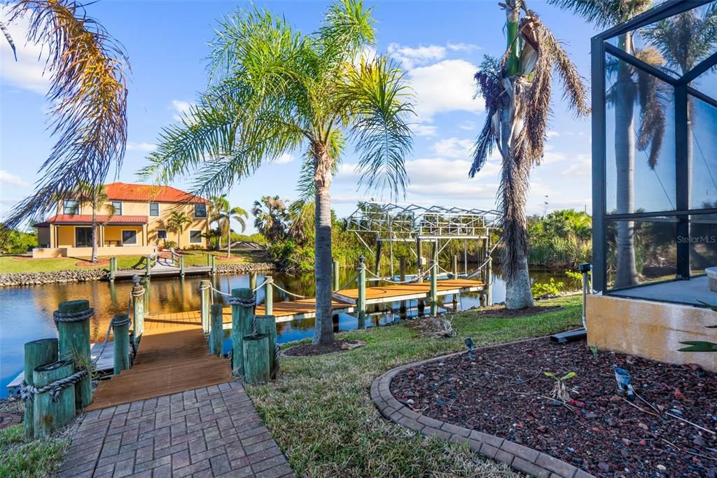 合同活跃: $799,000 (3 贝兹, 2 浴室, 2707 平方英尺)