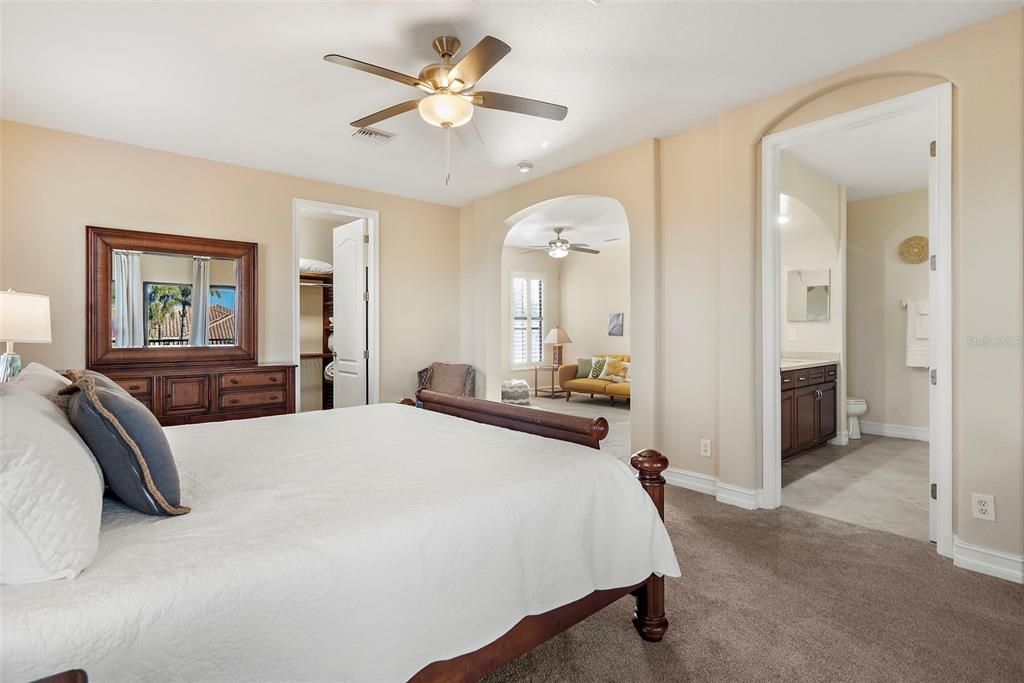 合同活跃: $799,000 (3 贝兹, 2 浴室, 2707 平方英尺)