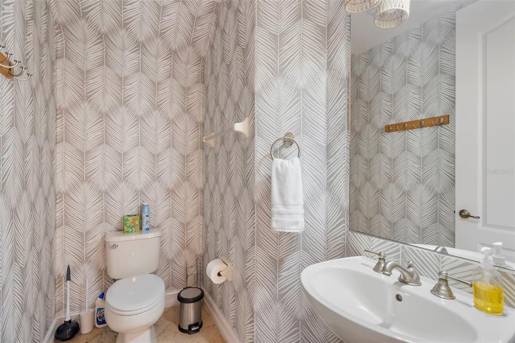 合同活跃: $799,000 (3 贝兹, 2 浴室, 2707 平方英尺)