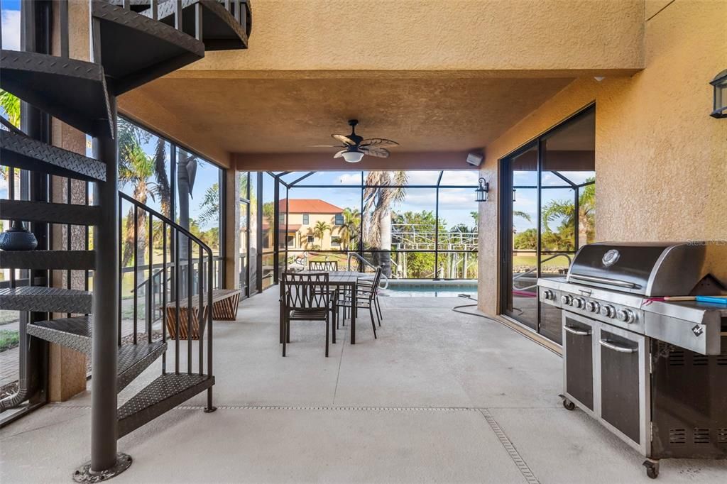 合同活跃: $799,000 (3 贝兹, 2 浴室, 2707 平方英尺)