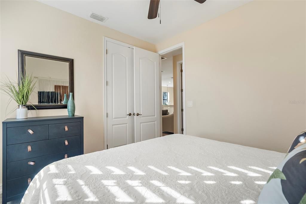 合同活跃: $799,000 (3 贝兹, 2 浴室, 2707 平方英尺)