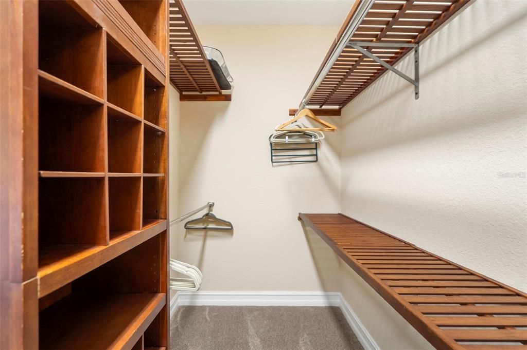 合同活跃: $799,000 (3 贝兹, 2 浴室, 2707 平方英尺)