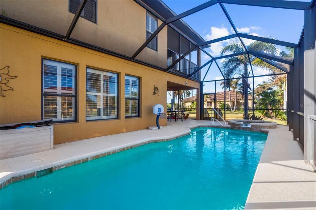 合同活跃: $799,000 (3 贝兹, 2 浴室, 2707 平方英尺)