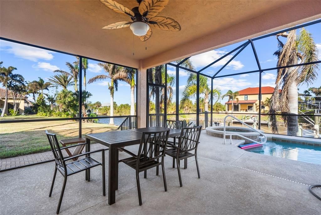 合同活跃: $799,000 (3 贝兹, 2 浴室, 2707 平方英尺)