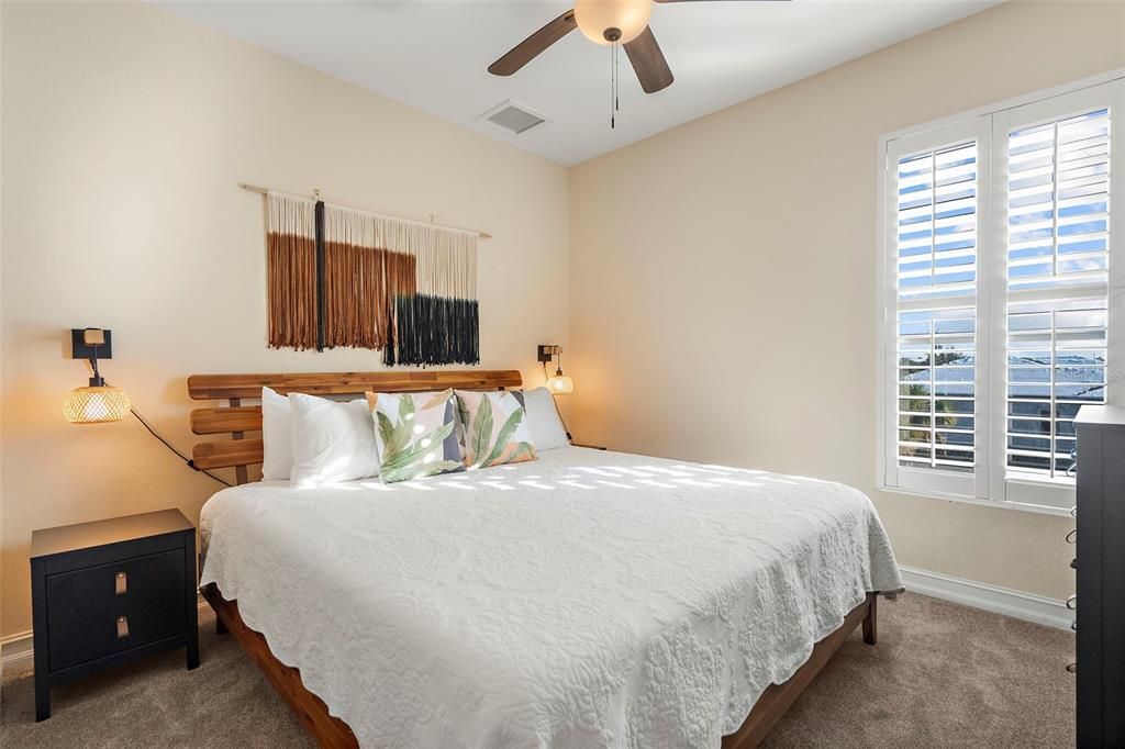 合同活跃: $799,000 (3 贝兹, 2 浴室, 2707 平方英尺)