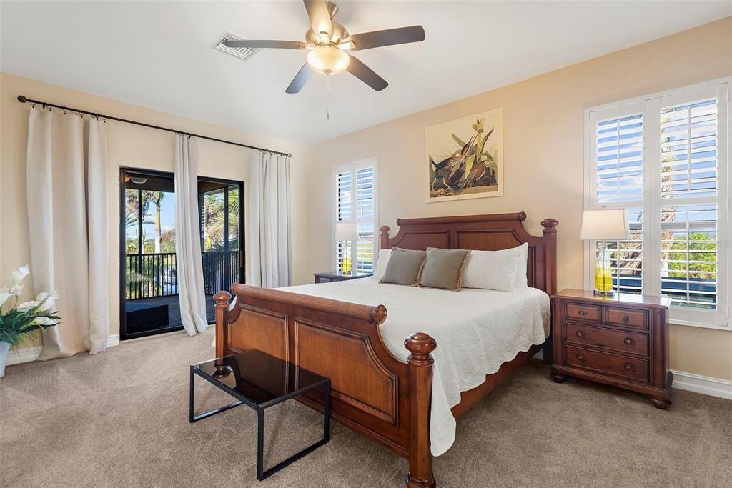 合同活跃: $799,000 (3 贝兹, 2 浴室, 2707 平方英尺)