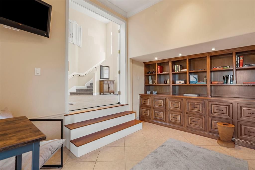 合同活跃: $799,000 (3 贝兹, 2 浴室, 2707 平方英尺)