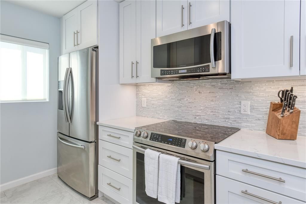 For Sale: $749,900 (2 beds, 2 baths, 1064 Square Feet)