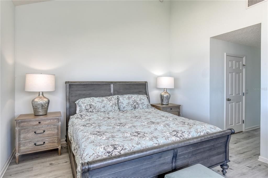 For Sale: $749,900 (2 beds, 2 baths, 1064 Square Feet)