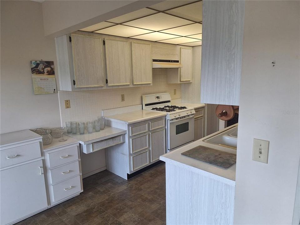 For Sale: $129,900 (2 beds, 2 baths, 1135 Square Feet)