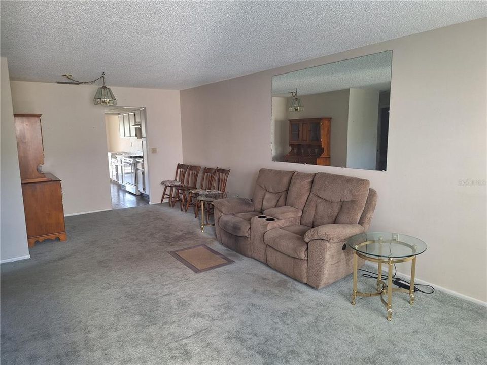 For Sale: $129,900 (2 beds, 2 baths, 1135 Square Feet)