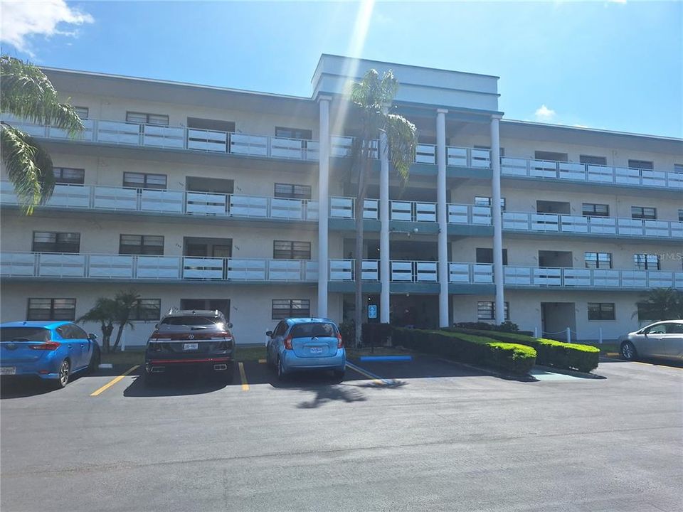 For Sale: $129,900 (2 beds, 2 baths, 1135 Square Feet)